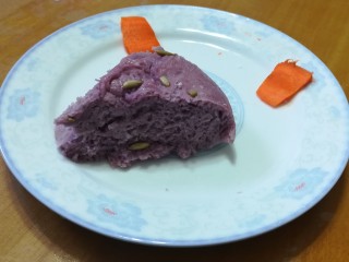 好看又好吃的紫薯发糕,想来一口吗？

健康美味，好看更好吃的紫薯发糕就做好了！