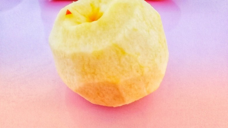 百变水果_酸奶蜂蜜什锦水果拼盘,苹果洗净去皮，一会切均匀的小块。