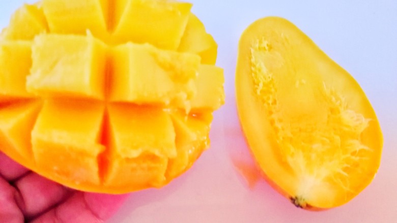 百变水果_酸奶蜂蜜什锦水果拼盘,芒果切小块（如图）