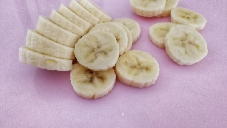 百变水果_酸奶蜂蜜什锦水果拼盘,香蕉切片