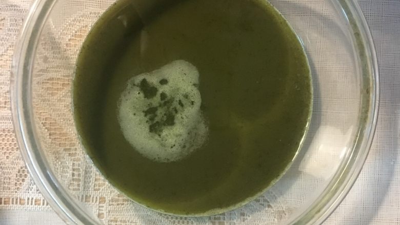 抹茶小青蛙蛋糕,过滤后的绿茶蛋液