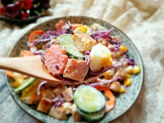 彩虹沙拉――增肌减脂两不误的健身餐,拌一下，吃起来。