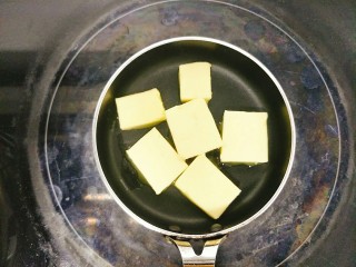 百香果玛德琳,黄油加热融化放至室温
