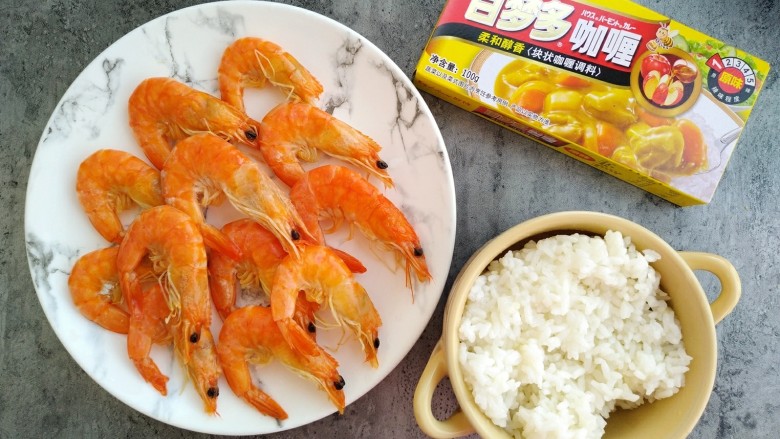 鲜虾咖喱焗饭,首先准备好食材，这个虾是熟的