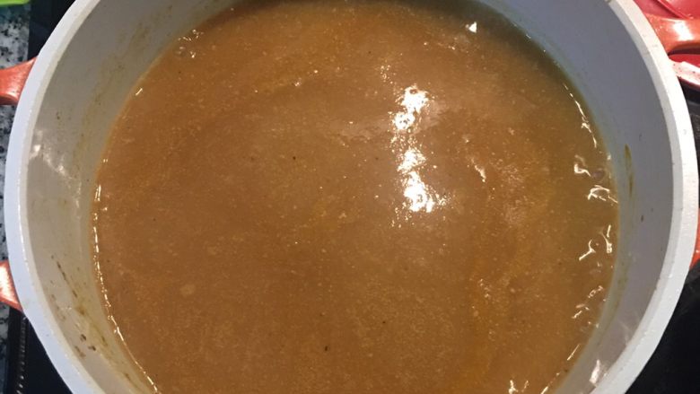 海鲜南瓜浓汤盅,熬煮到略微浓稠；试味道调整。