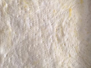 香葱肉松面包卷（65度汤种法）,表面刷上蛋液