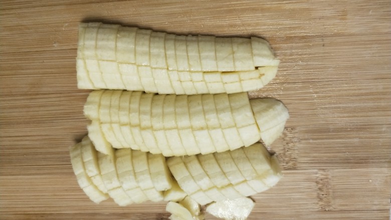 懒人版香蕉派,切成香蕉丁