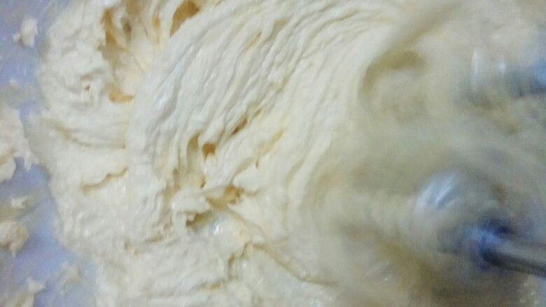 咖啡马卡龙​（意式）,​奶酪室温软化后加入糖粉打发