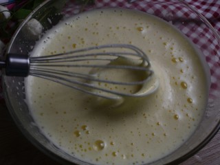 海绵纸杯蛋糕,直至形成这种状态，提起打蛋器有粘稠的滴落感