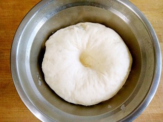 做饼+芝麻糖奶香菊花饼――这样的能量早餐敲好吃,至面团醒发至原来的两倍大。
