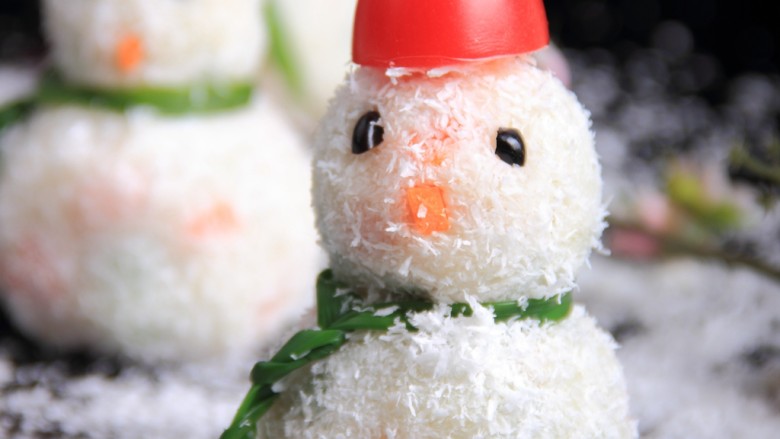 满足孩子想堆雪人的愿望---土豆雪人,做好的小雪娃娃