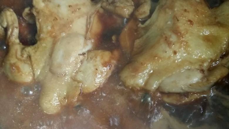 照烧鸡腿饭, 收汁的时候用勺子把汤汁不断的往鸡肉上面浇。