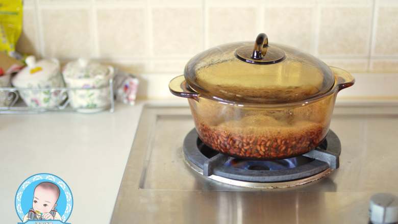 豆沙 铜锣烧,泡好的豆子，煮60分钟，出沙了就可以关火，盖好焖20分钟。