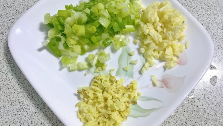 四季菜@豆豉炝炒圆白菜,葱姜蒜，切末。