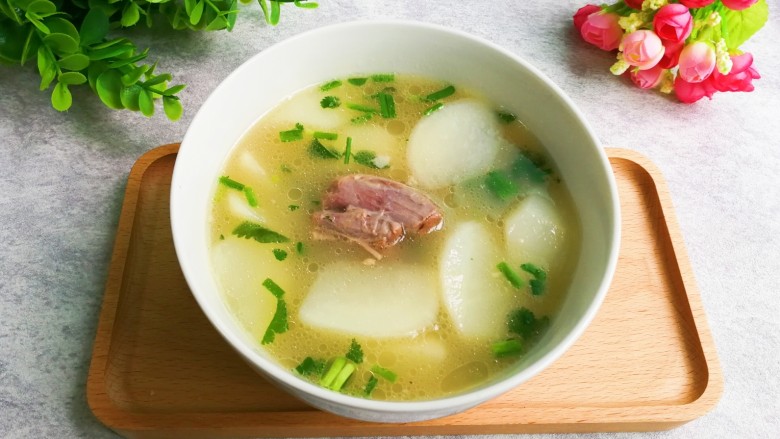 高压锅+花椒白萝卜宁夏羔羊汤,没有膻味的花椒白萝卜羔羊汤非常好吃！