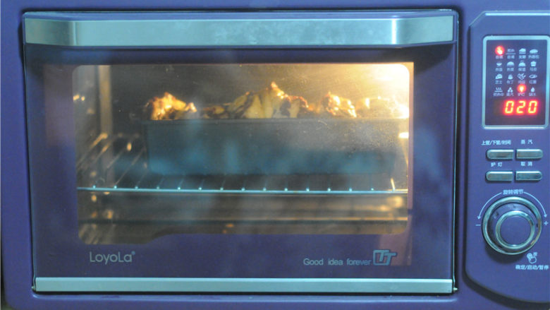 红豆栗子千层包,放入烤箱，165度烤30分钟即可