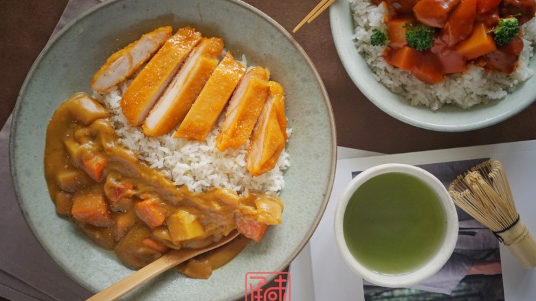 一份双人餐，日式咖喱鸡排饭、日式番茄牛腩饭