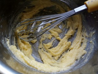 黑芝麻麻薯包,加入糖粉搅拌均匀。