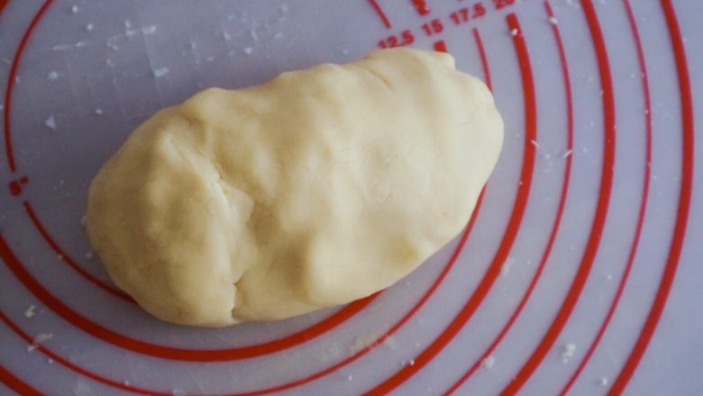 花生饼干条（花生酱版）,上下叠的方法将面粉叠加成团，为了避免有筋性也可以直接手抓成团，⚠️不要像揉面那样揉