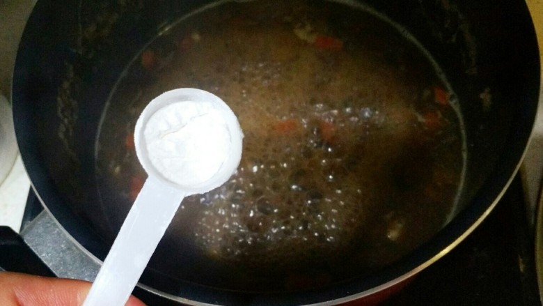 健脾开胃糯米藕,剩下的汤汁继续收汁，加生粉熬成糊状。