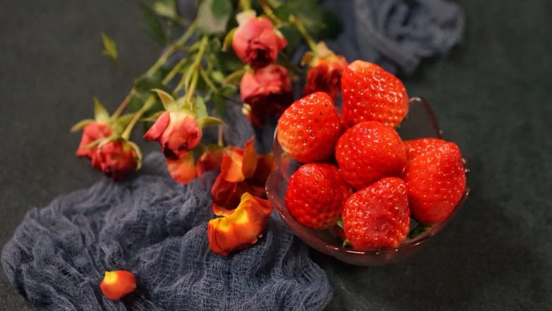 快手早餐之炒馒头丁,应季水果～草莓🍓