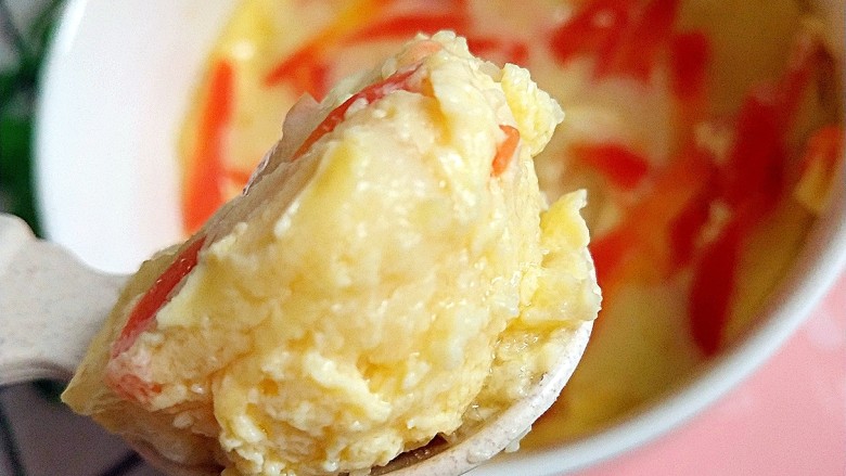 #宝宝辅食#奶酪馒头蒸蛋,挖一勺，里面嫩嫩的呢！