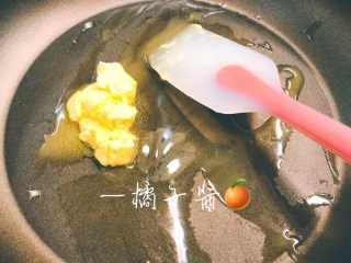 网红奥利奥雪花酥（台湾）,小火放入黄油，熬制黄油融化。