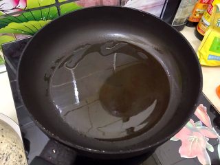 做饼～黑芝麻紫菜饼,20分钟之后，取平底锅，入适量食用油