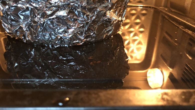 轻芝士蛋糕（6寸）,烤盘内加入热水，采用水浴法