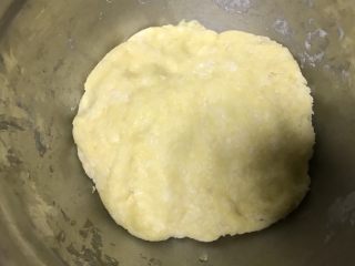 低糖无油意式脆饼Biscotti,如果鸡蛋偏小，可以加入适量牛奶，保证面团没有干粉。（我加了5g牛奶）