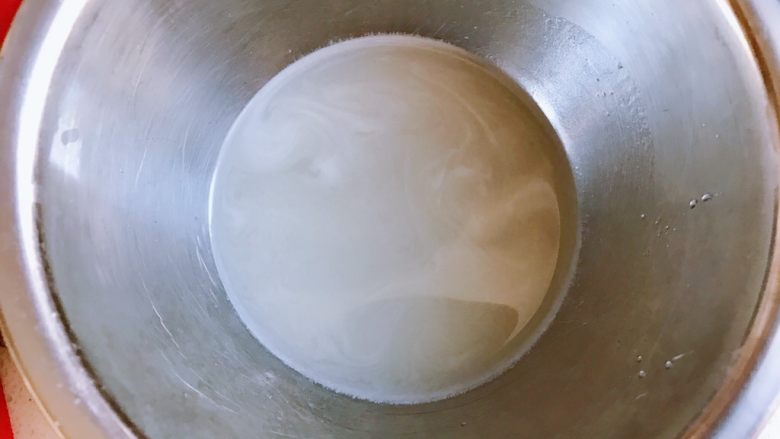 玫瑰花煎饺（无色素）,然后滤去渣滓，留清澈的葱姜水备用