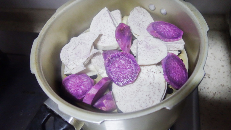 辅食10m+紫薯香芋卷,蒸熟备用