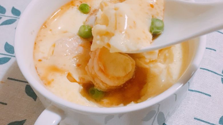 日本豆腐鲜虾蒸蛋,吃的时候可以加一点美极鲜酱油
鲜美可口，营养丰富