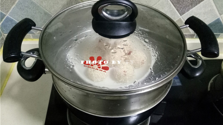 珍珠藕丸,做好的糯米丸子，开水上锅，中火蒸15分钟；