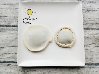 做饼+太阳饼,在继续看图，先黏上一个口，在围起来太阳的样子就出来了