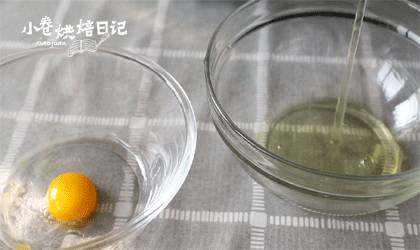 网红界的黑暗料理，黑不溜秋的煤球也能吃？,3个室温的<a style='color:red;display:inline-block;' href='/shicai/ 9'>鸡蛋</a>，进行分蛋处理，打入无油无水的盆中。蛋清放冰箱冷藏备用。