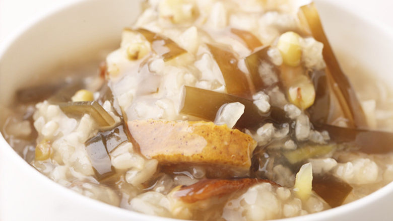 陈皮海带汤,淡淡的绿豆香，混着海带的鲜味，一定会让你食欲大开哟
