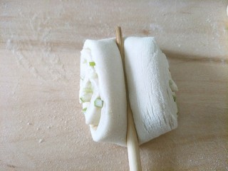 面食＋小花卷,用筷子在中间压下去