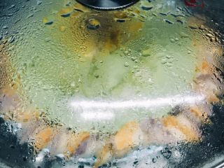 多彩迷你饺子,在适宜蒸煮的1600度下，蒸15分钟。