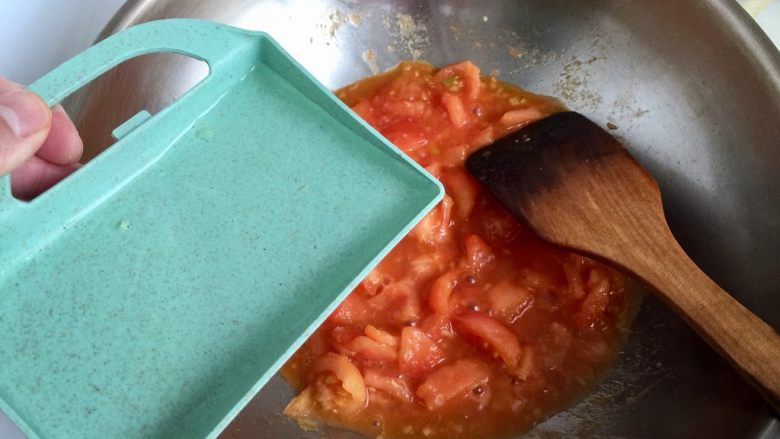 红掌拨清波➕番茄木耳烩花菜,加入少许清水