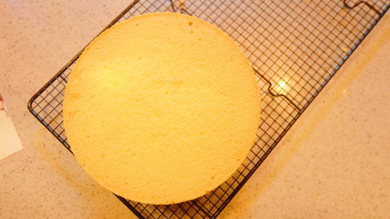 適合做生日蛋糕胚子的戚風蛋糕（八寸）,像個圓圓的太陽一樣ヾ(●´▽`●)ノ