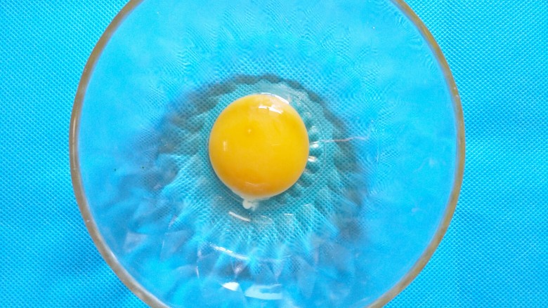 奶香燕麦饼,鸡蛋嗑开，以防出现坏蛋