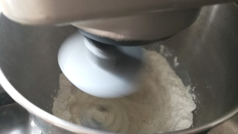 抹茶麻薯面包(一次发酵法),厨师机中速和面