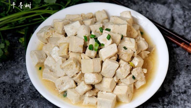清炒豆腐块 鲜嫩可口又入味 最快手的豆腐炒法,清炒豆腐美图欣赏。