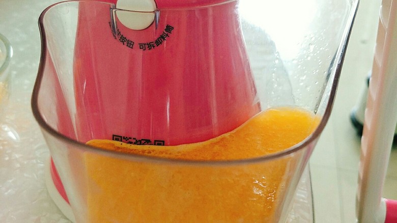砂糖橘雪梨汁,一起放入原汁机榨成汁