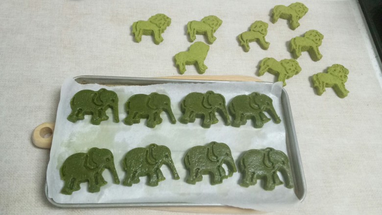 动物象形饼干,第3盘:大象。