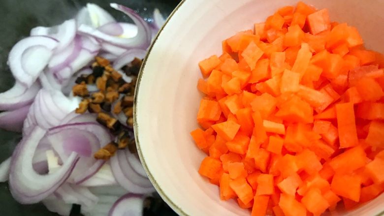 魏兄最喜欢吃的面疙瘩汤系列の洋葱,下胡萝卜