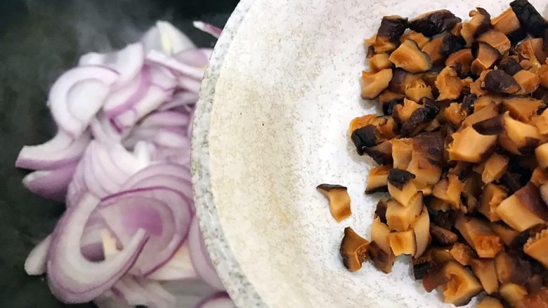 魏兄最喜欢吃的面疙瘩汤系列の洋葱,下香菇