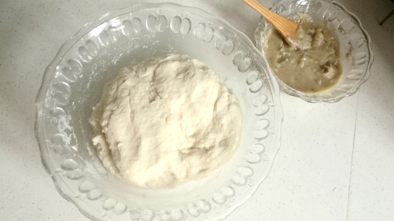 做饼+千层葱油饼,用手攒成面团。
