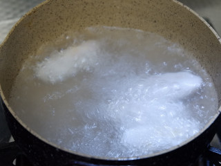 鸭蛋黄年糕,煮到漂浮起来再转小火煮个3.5分钟就可以啦